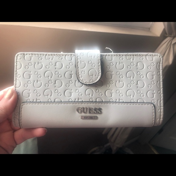 Guess wallet - Picture 2 of 4